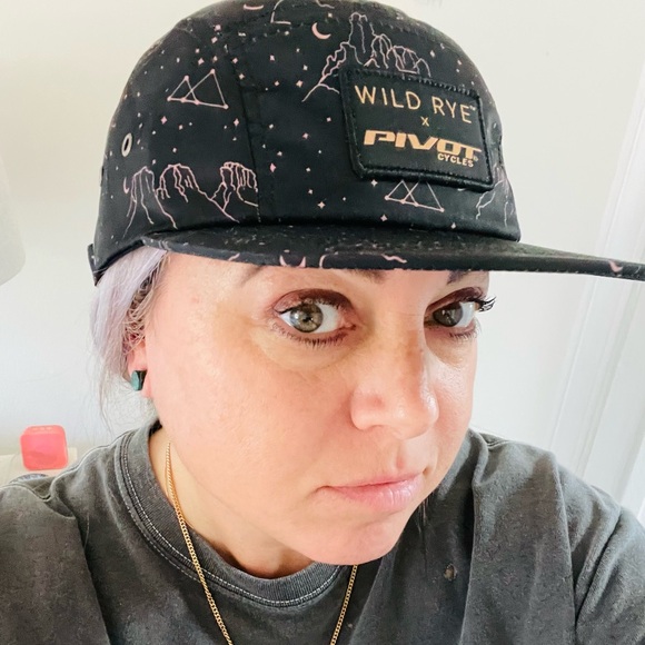 Meet your Posher, Lisa - Picture 2 of 2